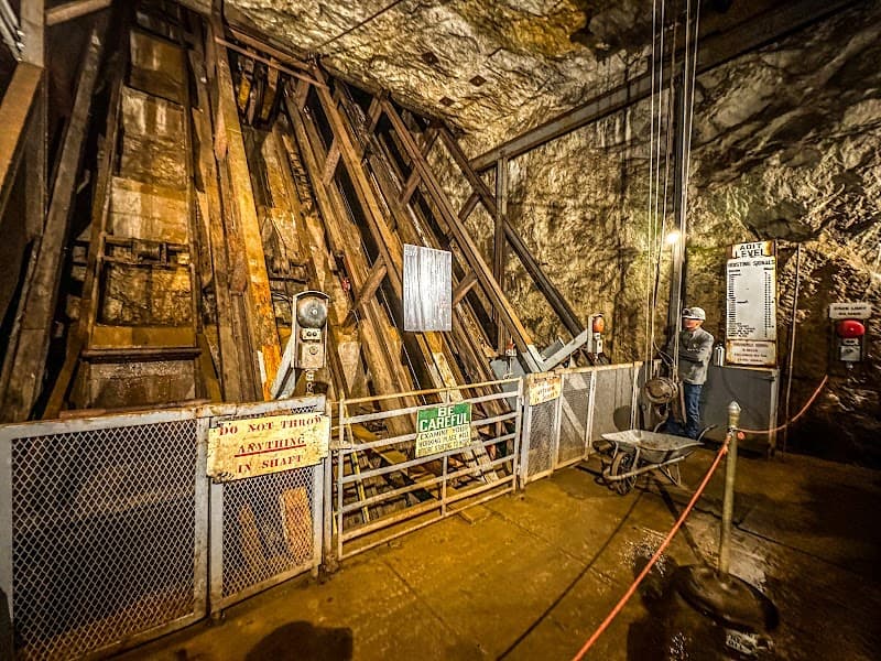 Spring Rock, Mineral and Fossil Show @ Sterling Hill Mining Museum