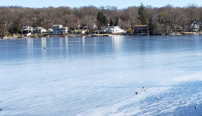 Whiskey Crossing at Rustic Tavern @ Lake Hopatcong Lake