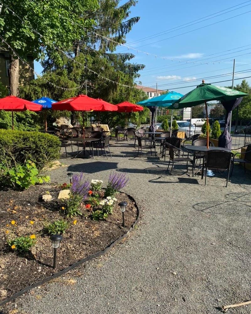 Live Music: Chris Perelli